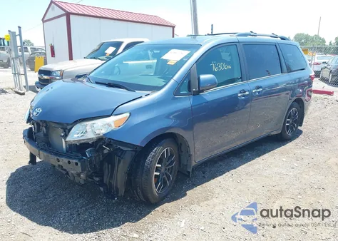 2016 Toyota Sienna Xle 8 Passenger z USA, uszkodzony, nr VIN 5TDYK3DC7GS739537